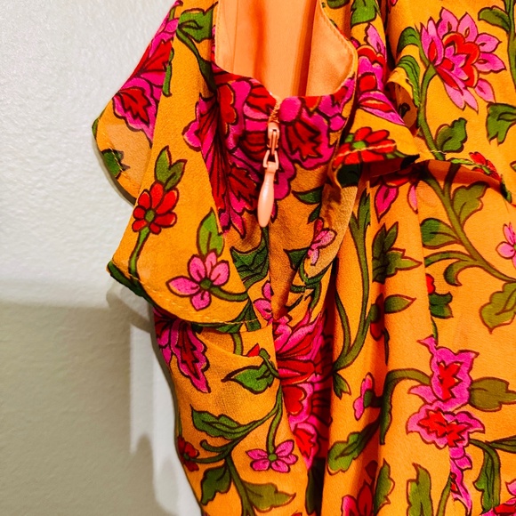 NWT - 100% Silk Veronica Beard Randa Floral-Silk Top - Size 6 - Picture 5 of 6